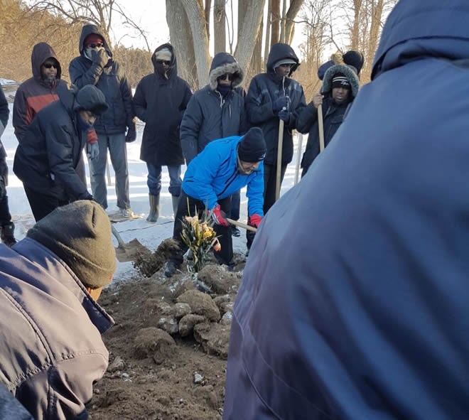 Members of Ottawa's Somali and Muslim communities complete the burial for the slain sisters at Ottawa's Muslim Cemetery. PHOTO: HOL