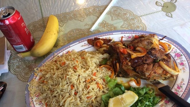 A Somali plate of lamb and basmati rice, with a banana. (Matt Pearce / Los Angeles Times)