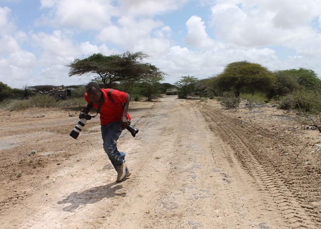 Somali photojournalist runs for cover while reporting on fighting between the Somali government and African Union forces against the Islamist armed group Al-Shabab in the Lower Shabelle region of Somalia, April 2012. 
© 2012 Mohamed Abdiwahab