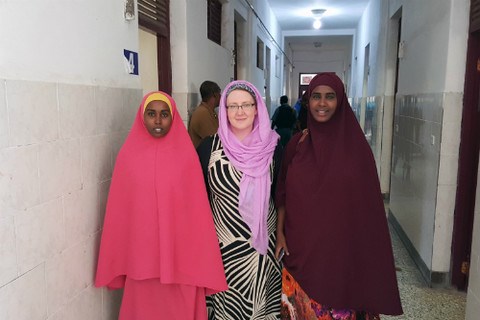 (Left to right) Maymuun Abdullahi Nur, UNFPA's Emily Denness and Hawa, another recent graduate of the UNFPA-supported midwifery program, at the Mogadishu Midwifery School. © UNFPA Somalia