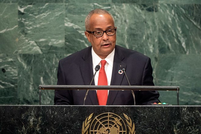 Foreign Minister Abdusalam Hadliyeh Omer of Somalia addresses the general debate of the General Assembly’s seventy-first session. UN Photo/Cia Pak