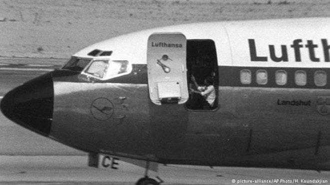 A life lost

Germany's GSG 9 anti-terror specialists went to Dubai, but practiced on a different airplane for so long that the Landshut took off before they could intervene. The next stop was Aden, in what was then South Yemen. Because the plane had to land on sandy ground, Schumann (pictured in Dubai) went out to inspect the landing gear - but took too long. Upon his return, a hijacker shot and killed him.