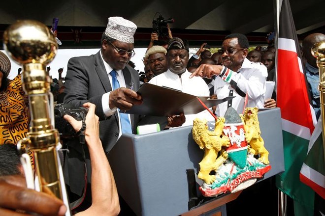 Miguna Miguna (left) partakes in Kenyan opposition leader Raila Odinga’s symbolic presidential oath of office, Nairobi, Kenya, January 30, 2018. © 2018 Reuters