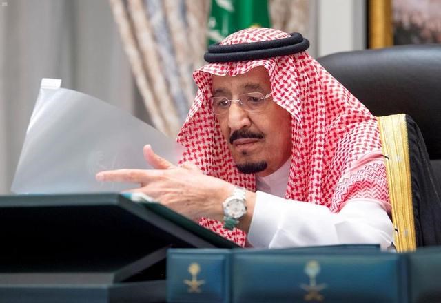 Saudi Arabia's King Salman bin Abdulaziz attends a virtual cabinet meeting in Neom, Saudi Arabia August 18, 2020. Saudi Press Agency/Handout via REUTERS