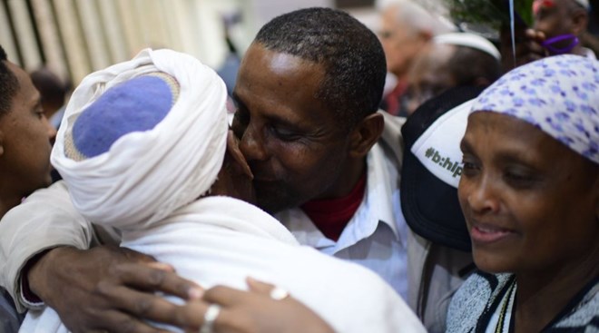Ethiopians are reunited with their families at Ben Gurion Airport in Israel, Feb. 4, 2019. (Tomer Neuberg/Flash90)