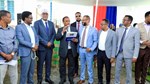 Mogadishu Mayor delivers medical supplies to community defense forces in Hiiraan region