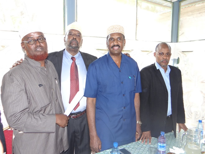 Wafdigii uu Hoggaaminayay Sheekh Axmed Madoobe oo Qado Sharaf loogu Sameeyay Magaalada Muqdisho (SAWIRRO)