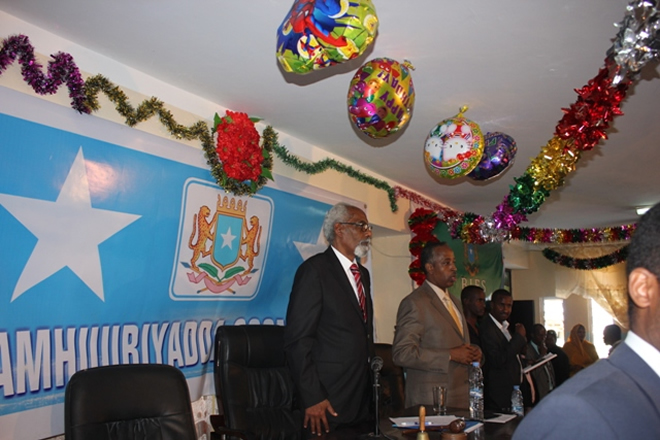 Kal-fadhigii Saddexaad ee Baarlamanka Somalia oo Muqdisho ka furmay iyo Madaxweynaha oo Khudbad ka jeediyay (SAWIRRO)