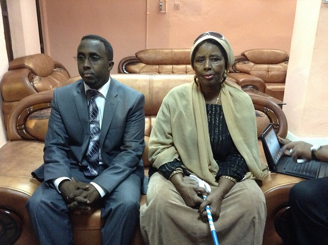 Fanaanada Hibo Maxamed (Hiba Nuura) oo 22-sano kaddib Maanta dib ugu soo laabatay Magaalada Muqdisho (SAWIRRO)