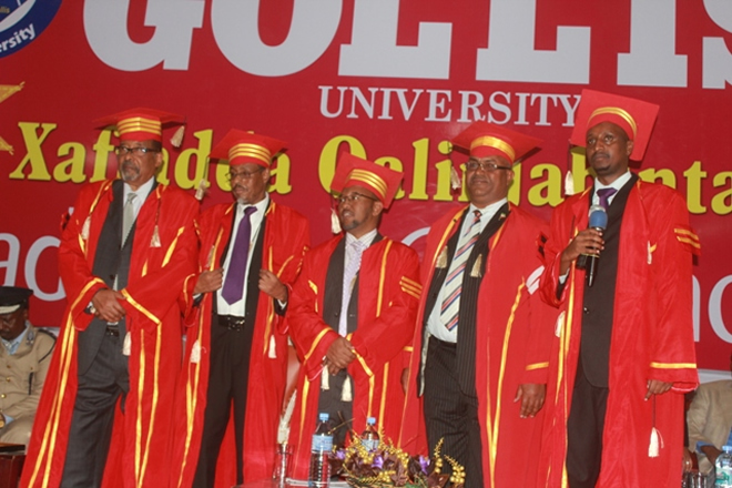 Madaxweynaha Somaliland oo ka qayb-galay xaflad loo sameeyay arday ka Qalin-jabisay Jaamacadda Golis (SAWIRRO)