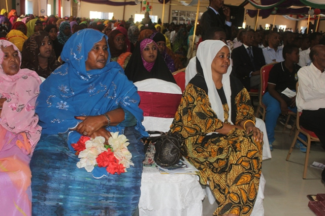 Madaxweynaha Somaliland oo ka qayb-galay xaflad loo sameeyay arday ka Qalin-jabisay Jaamacadda Golis (SAWIRRO)