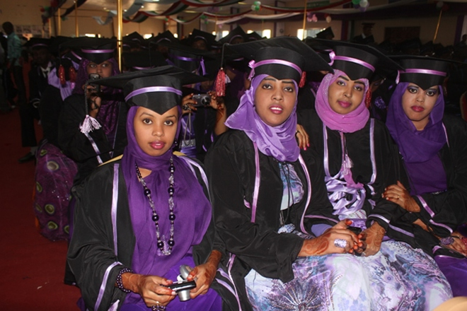 Madaxweynaha Somaliland oo ka qayb-galay xaflad loo sameeyay arday ka Qalin-jabisay Jaamacadda Golis (SAWIRRO)