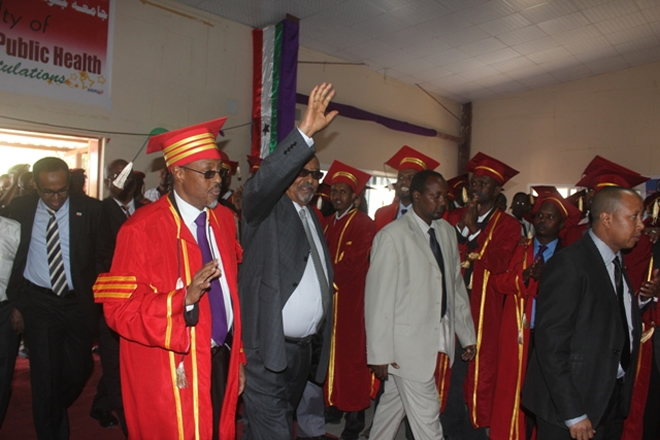 Madaxweynaha Somaliland oo ka qayb-galay xaflad loo sameeyay arday ka Qalin-jabisay Jaamacadda Golis (SAWIRRO)