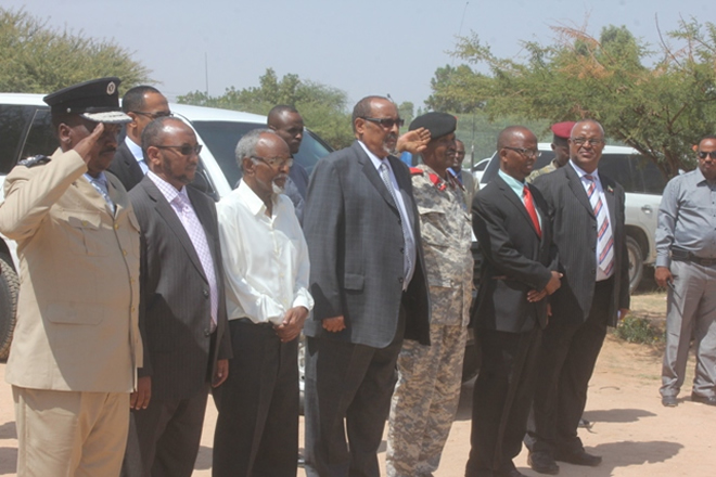 Madaxweynaha Somaliland oo ka qayb-galay xaflad loo sameeyay arday ka Qalin-jabisay Jaamacadda Golis (SAWIRRO)