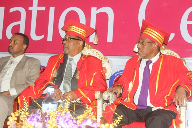 Madaxweynaha Somaliland oo ka qayb-galay xaflad loo sameeyay arday ka Qalin-jabisay Jaamacadda Golis (SAWIRRO)