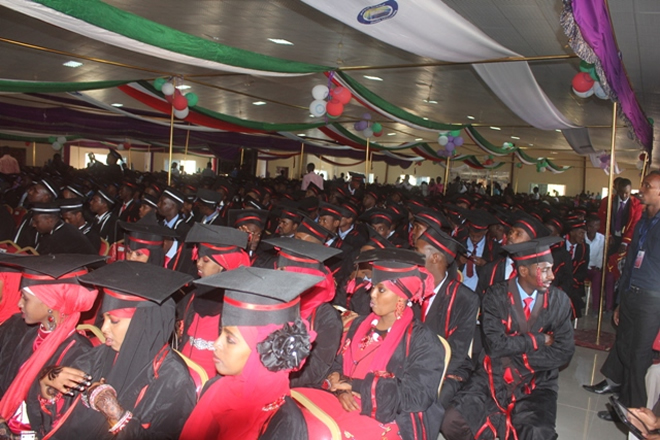 Madaxweynaha Somaliland oo ka qayb-galay xaflad loo sameeyay arday ka Qalin-jabisay Jaamacadda Golis (SAWIRRO)