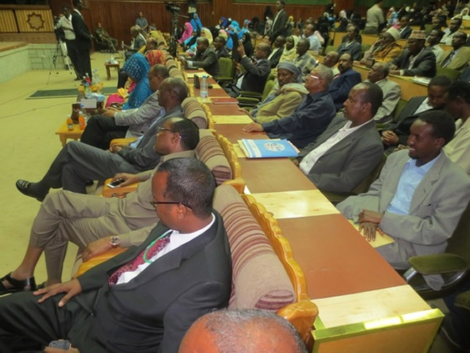 Ra’isul Wasaare Saacid oo la kulmay Jaaliyadda iyo shaqaalaha Safaaradda Soomaaliyeed ee Dalka Yemen (SAWIRRO)