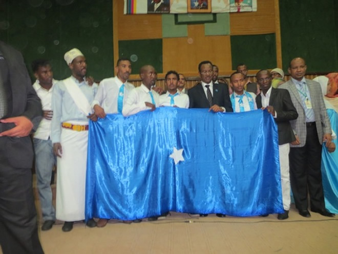 Ra’isul Wasaare Saacid oo la kulmay Jaaliyadda iyo shaqaalaha Safaaradda Soomaaliyeed ee Dalka Yemen (SAWIRRO)