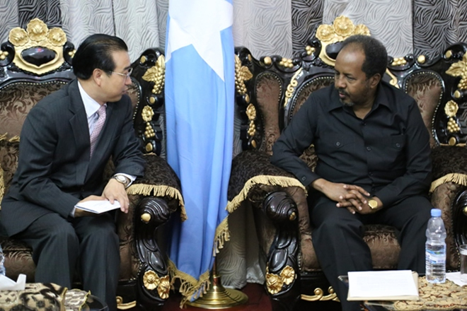 Madaxweyne Xasan Sheekh oo Xarunta Madaxtooyada Somalia kula kulmay Wafdi ka socday Dalka Shiinaha (SAWIRRO)