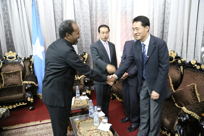 Madaxweyne Xasan Sheekh oo Xarunta Madaxtooyada Somalia kula kulmay Wafdi ka socday Dalka Shiinaha (SAWIRRO)