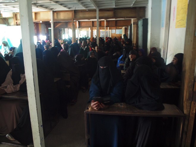 Waalidiin iyo arday, xilli la xiraayay mid ka mid ah iskoolada Nairobi