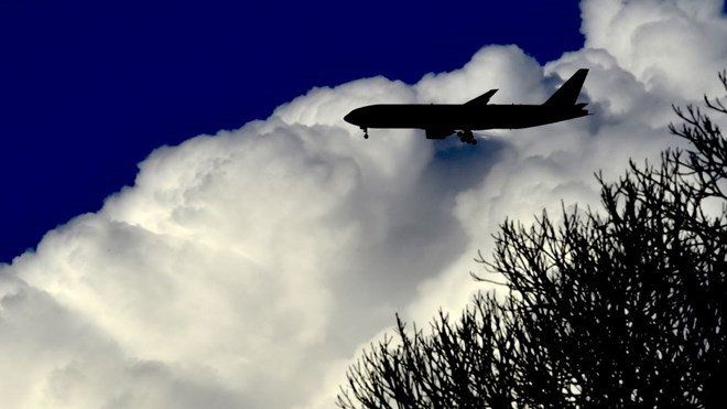 A passenger aircraft approaches London’s Heathrow Airport.(Reuters/Toby Melville)