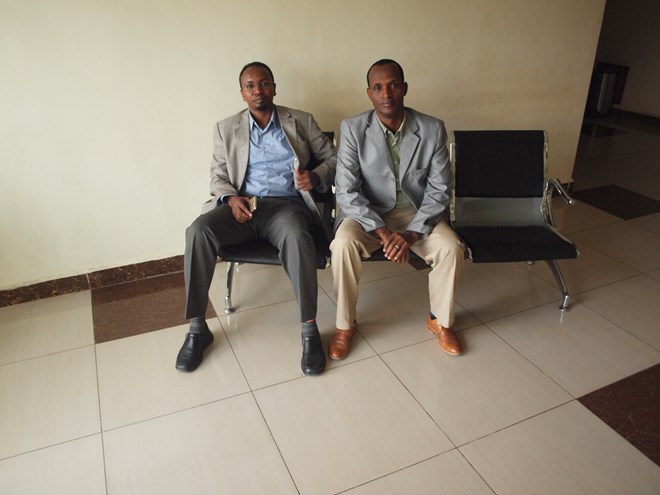 Cabdixakiim Sheekh Mukhtaar iyo Mr. Maxamed Maxamuud Shoombe oo katirsan Amoud Foundation saakay mar ay shir jaraaid ku qabanayeen Taran Hotel, Nairobi