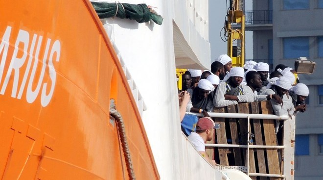 Migrants and refugees arrive at the Trapani port on the Aquarius vessel on July 22, 2016 after being rescued at sea (AFP Photo/)