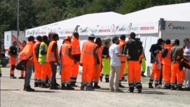 African migrants among the volunteers in quake-hit Italy