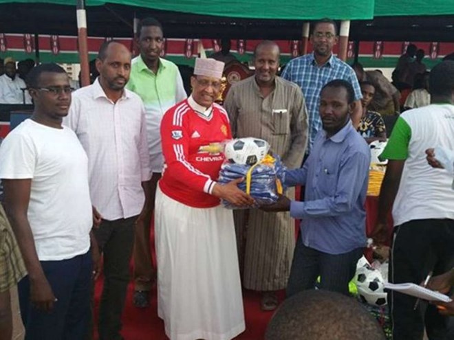 Ijara FKF sub-branch chairman Mohamed Dagani (left) and Garissa Governor Nathif Jama at a football tournament on January 7 /FILE