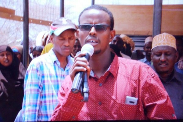 Somalia's Diff District Commissioner Hassan Abdi Ali addressing a meeting in Diff, Wajir County on October 14, 2016. He said the Kenya Somalia border would hinder fight against terrorism. PHOTO BRUHAN MAKONG | NATION MEDIA GROUP.