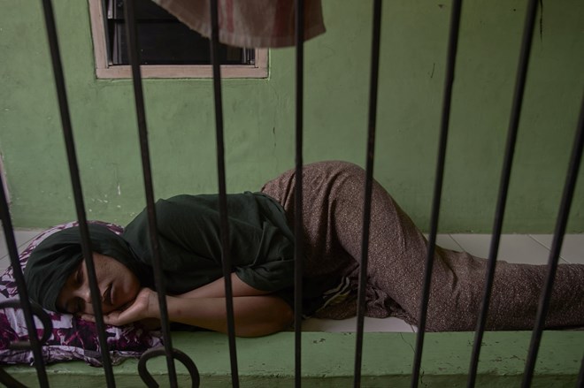 Homeless Somalia refugee Anisa sleeps on the verandah of a Jakarta boarding house. At night refugee women living on the street face the added danger of sexual violence. They say men regularly try to force them into sex or proposition them with offers of as little as a dollar.
.