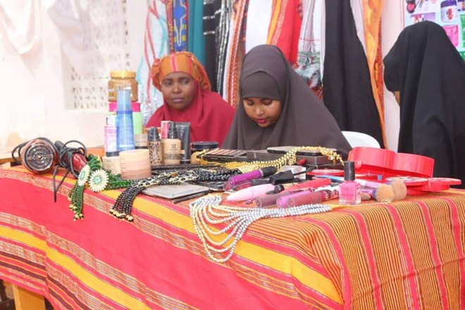 Young women show their products to participants at a job fair, in Dhusamareeb, Galmadug, August 2018. The fair is one of many being run around the country by Federal Member State Ministries in collaboration with the Federal Government and the United Nations (UN) support, as part of a week of International Youth Day events.