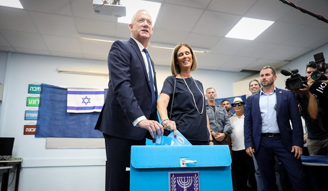 Blue and White party leader Benny Gantz casts his ballot at a polling station in Rosh Haayin, Israel, on Tuesday. Photo: JINI via Xinhua