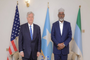 Jubbaland President Madoobe meets U.S. delegation led by Ambassador Richard Riley in Kismayo