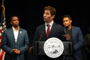 Masuuliyiinta Minnesota oo Soomaalida ka difaacay eedaha Trump