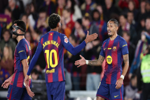 Raphinha double puts Barcelona seven clear in La Liga