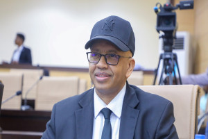 Senator Dubbe oo sheegay in nidaamka dal-ku-galka Soomaaliya uu dhibaato ku hayo dadka reer Somaliland 