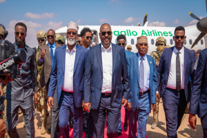 Madaxweynaha Puntland iyo Ra'iisul wasaarayaashii hore oo gaaray Kismaayo